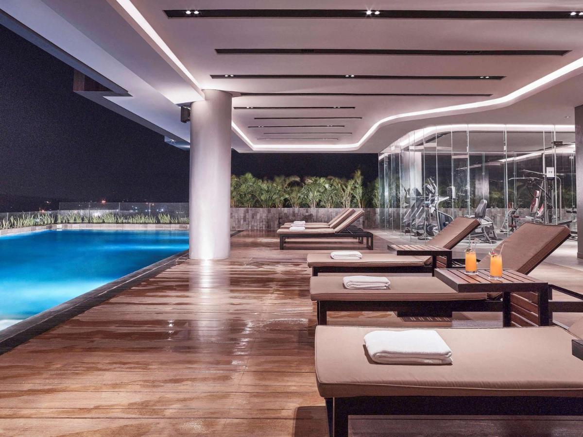 Novotel Karawang Esterno foto