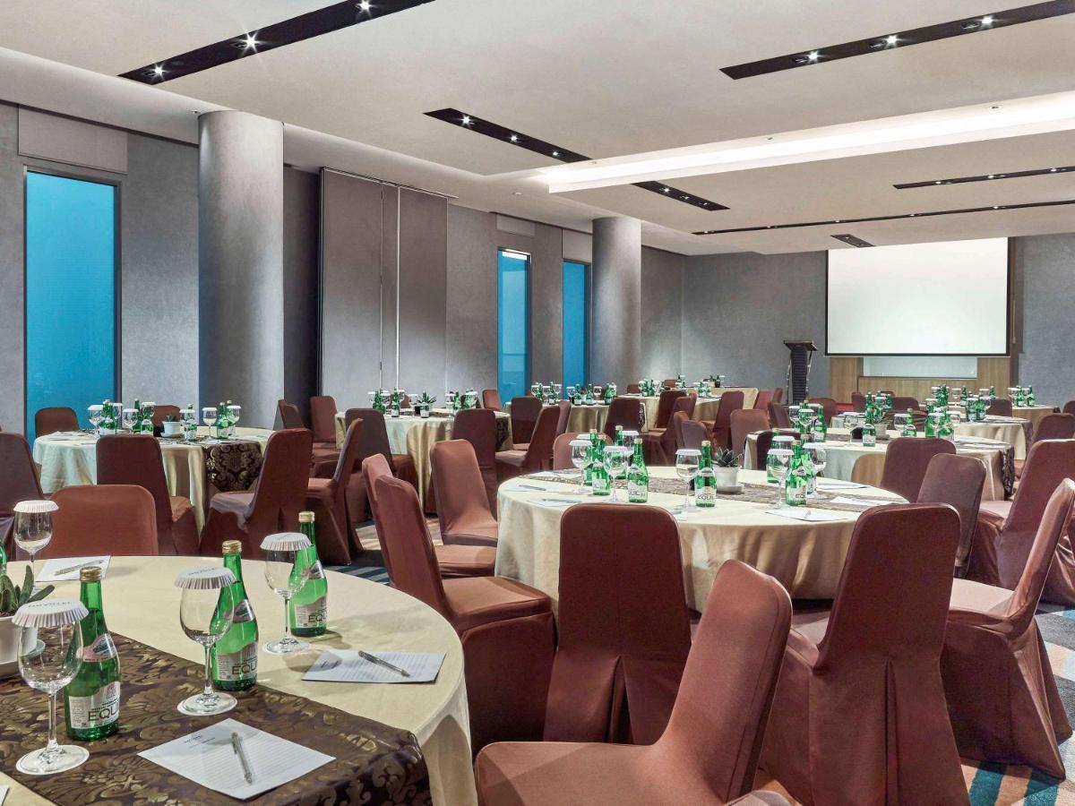 Novotel Karawang Esterno foto