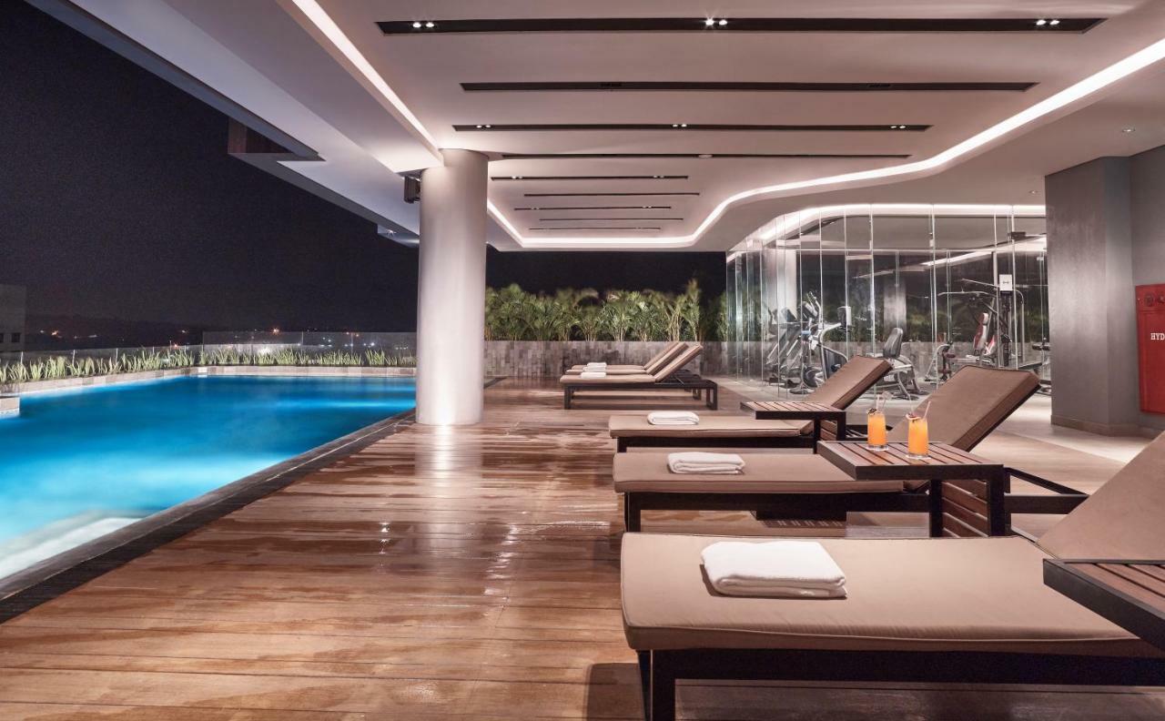 Novotel Karawang Esterno foto