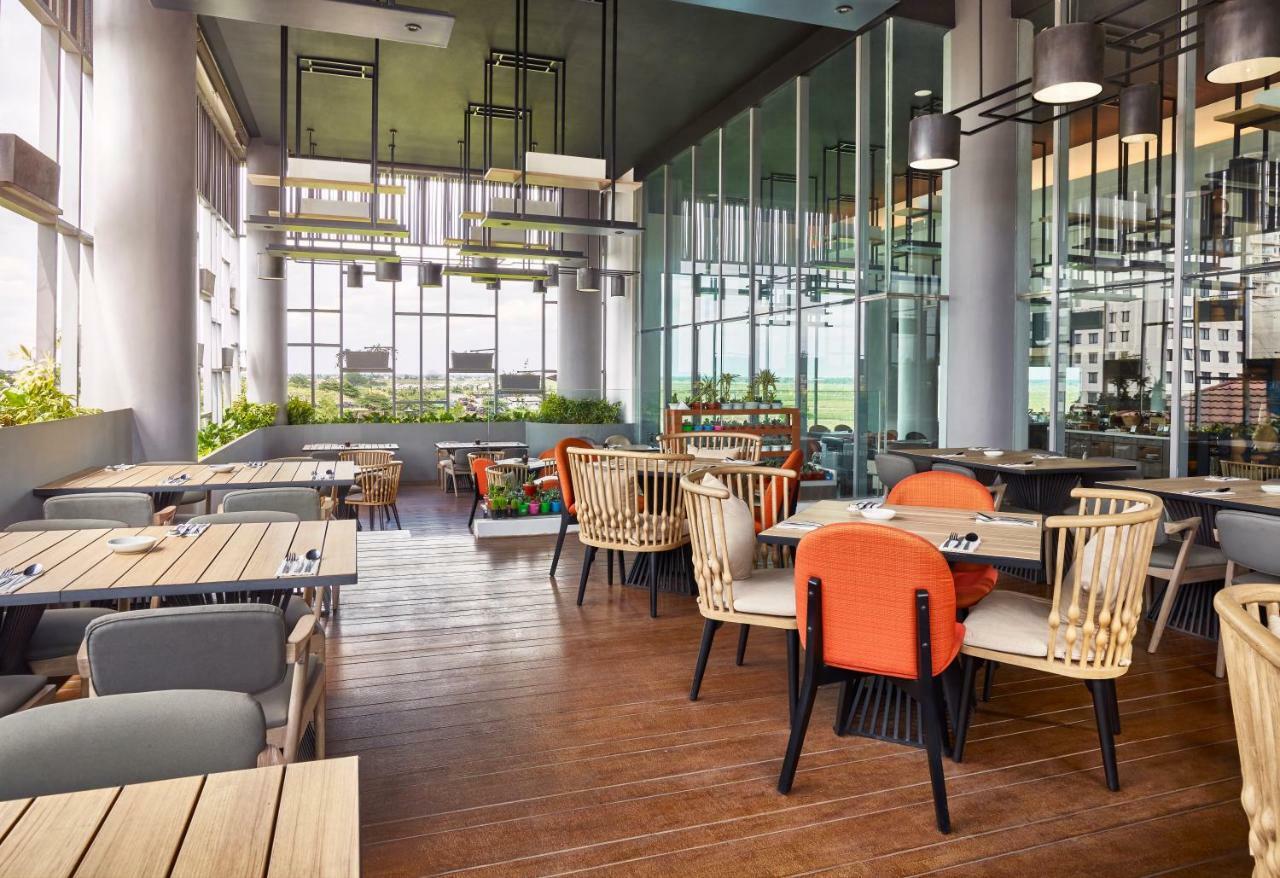 Novotel Karawang Esterno foto