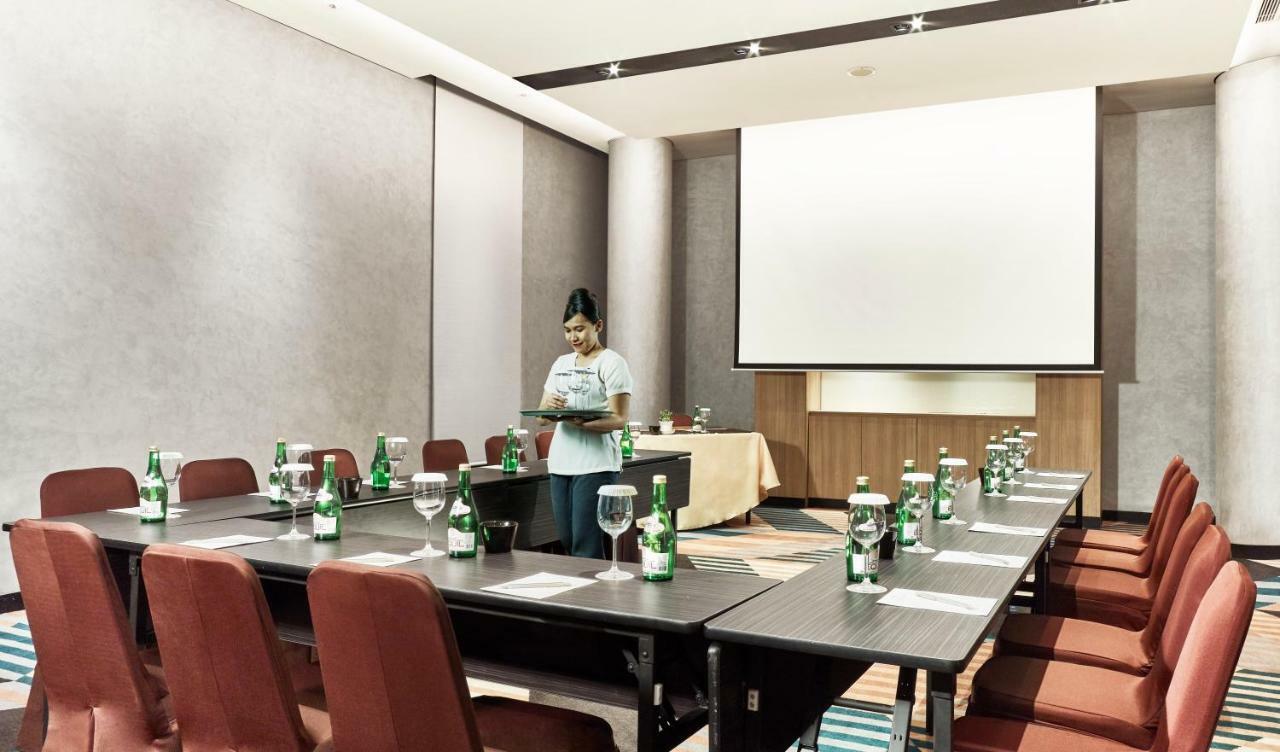 Novotel Karawang Esterno foto