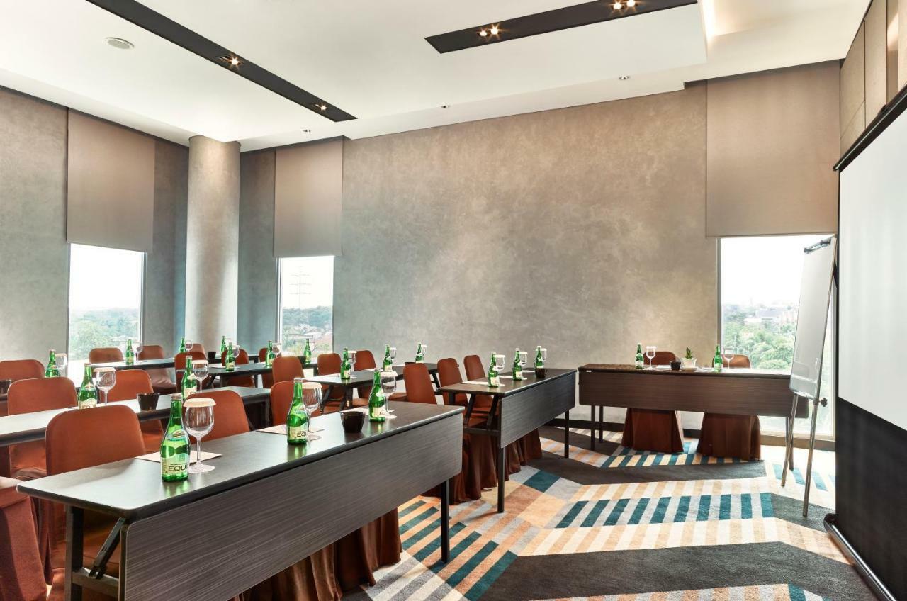 Novotel Karawang Esterno foto