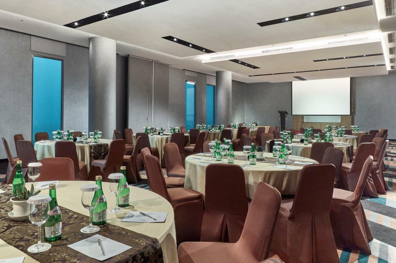 Novotel Karawang Esterno foto